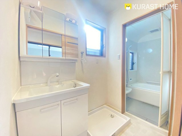 長岡京市東神足1丁目　中古戸建の独立洗面台