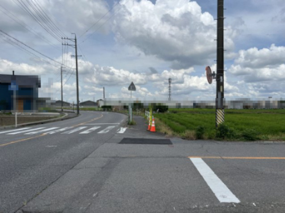 高浜市小池町1丁目　全2棟　2号棟の前面道路含む現地写真