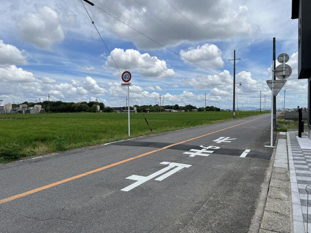 高浜市小池町1丁目　全2棟　2号棟の前面道路含む現地写真