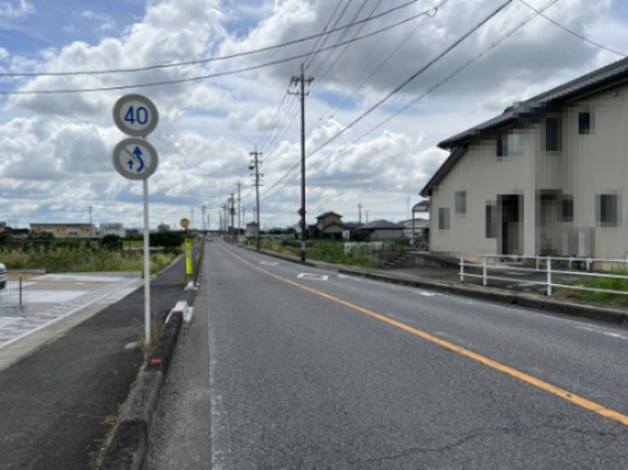 高浜市小池町1丁目　全2棟　2号棟の前面道路含む現地写真