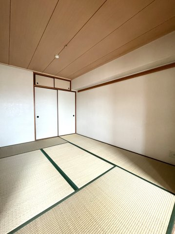 ファミール松島町の和室