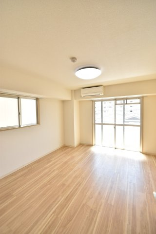 大阪市都島区都島中通２丁目の賃貸マンションの居間・リビング