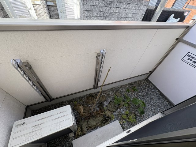 神戸市須磨区関守町２丁目のハイツのバルコニー