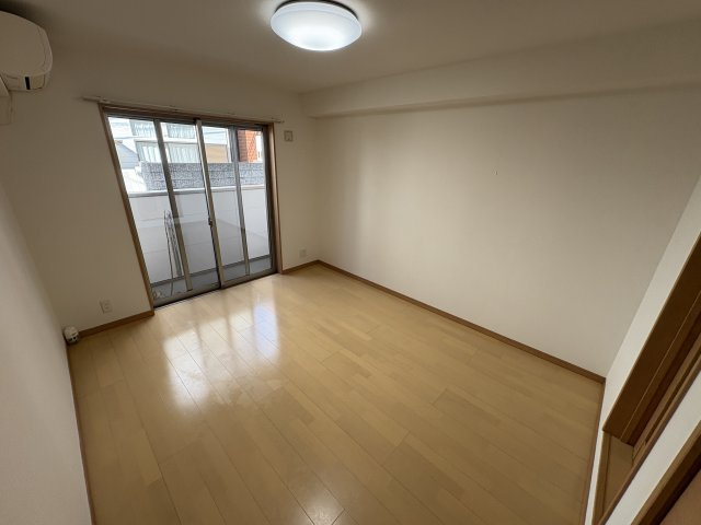 神戸市須磨区関守町２丁目のハイツの寝室