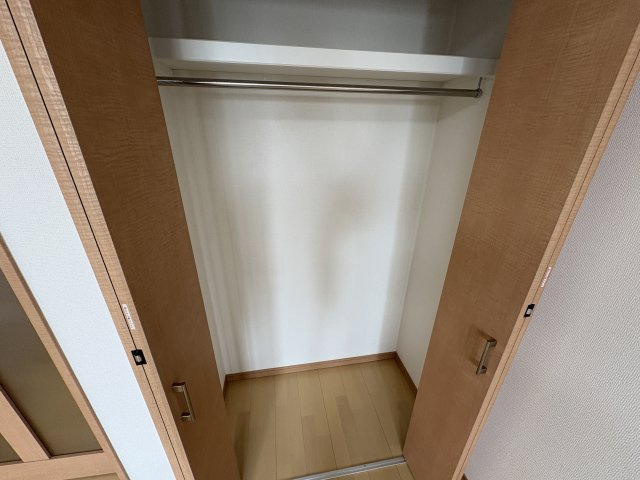 神戸市須磨区関守町２丁目のハイツの収納