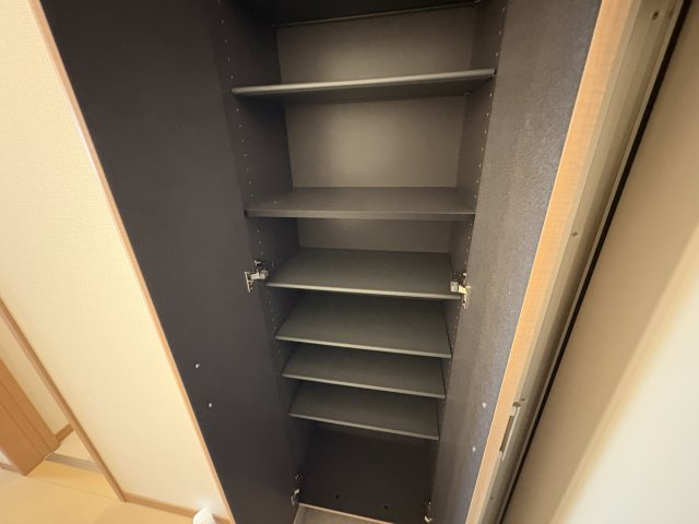 神戸市須磨区関守町２丁目のハイツの収納