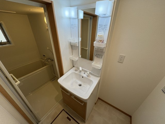 神戸市須磨区関守町２丁目のハイツの洗面所