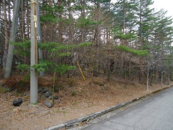 北軽井沢 浅間ハイランドパーク セキュリティーゲートすぐ！の前面道路含む現地写真