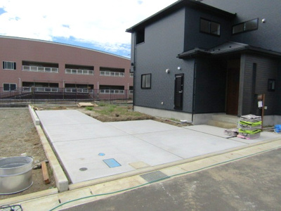 【駐車場】 | ブルーミングガーデン甲府市山宮町　2号棟 | カースペースがあります