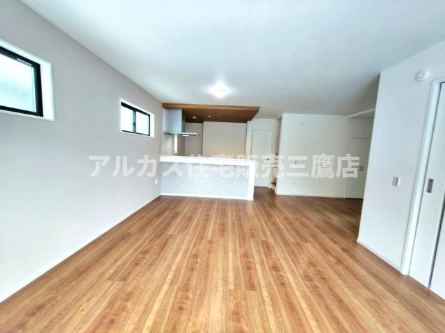 調布市深大寺東町６丁目 中央線 吉祥寺駅 新築戸建の居間・リビング