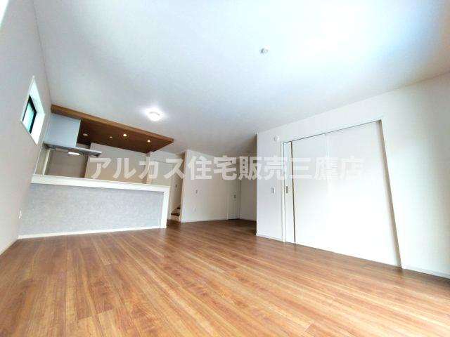 調布市深大寺東町６丁目 中央線 吉祥寺駅 新築戸建の居間・リビング