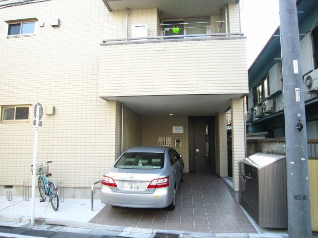 ステラ本郷のエントランス