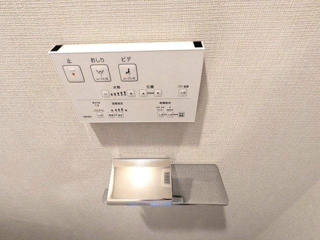 GEO ENT AKIHABARAの設備|ペーパーホルダーにスマホストレージ付きです