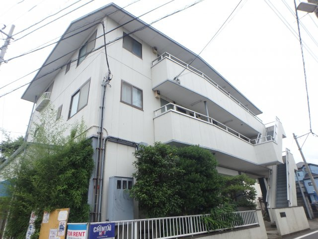 ハイム明津の外観|ブレーメン商店街を通って帰れます♪