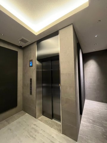 コンフォリア・リヴ南森町Ⅱのエントランス