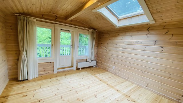 南軽井沢 南原エリア グルメ通り沿いの中古物件の洋室