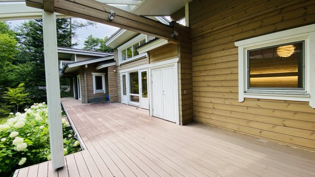 南軽井沢 南原エリア グルメ通り沿いの中古物件のバルコニー