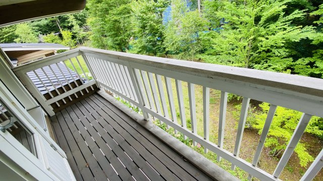 南軽井沢 南原エリア グルメ通り沿いの中古物件のバルコニー