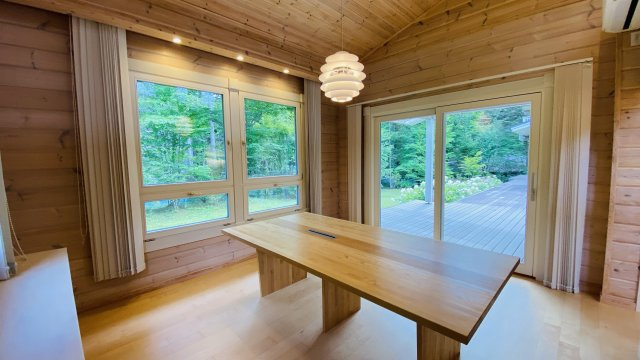 南軽井沢 南原エリア グルメ通り沿いの中古物件の洋室