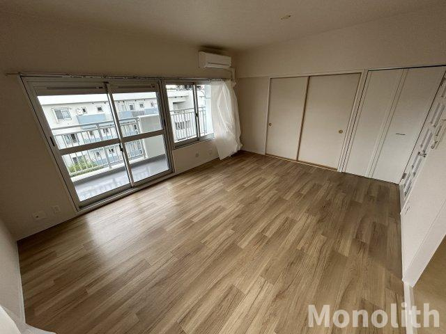 泉北城山台２丁14号棟の居間・リビング