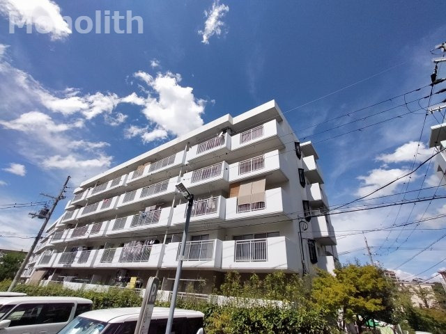 泉北城山台２丁14号棟の外観