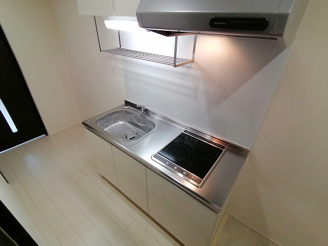 神戸市兵庫区中道通４丁目のアパートのキッチン|システムキッチン（IH２口）