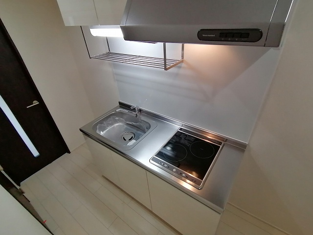 神戸市兵庫区中道通４丁目のアパートのキッチン|システムキッチン（IH２口）