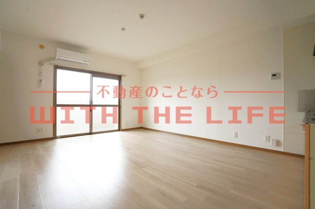 メゾンルミエール【キャッシュバック対象物件】の居間・リビング|ゆったり過ごせるリビングです