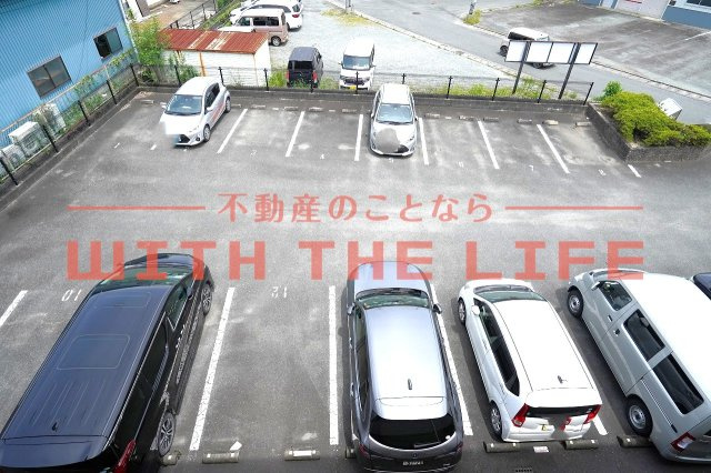 メゾンルミエール【キャッシュバック対象物件】の駐車場|駐車場があります