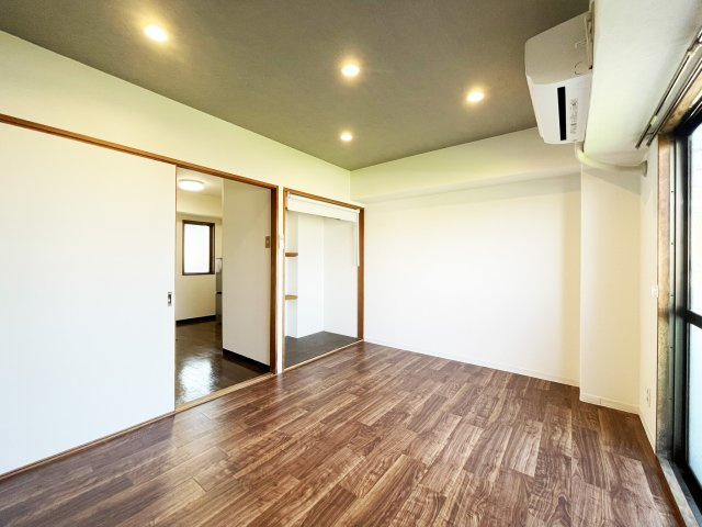 アンソレイエ弐番館の居間・リビング