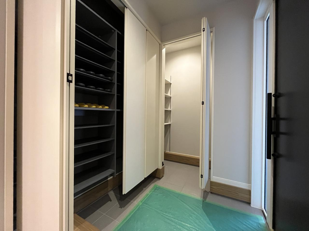 エムズガーデン福米東　 7号地分譲住宅の玄関|シューズクロークとなっております。
