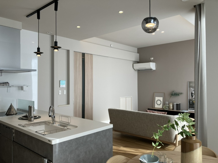 エムズガーデン福米東　 7号地分譲住宅の居間・リビング|インテリアが映える広々としたLDKです♪