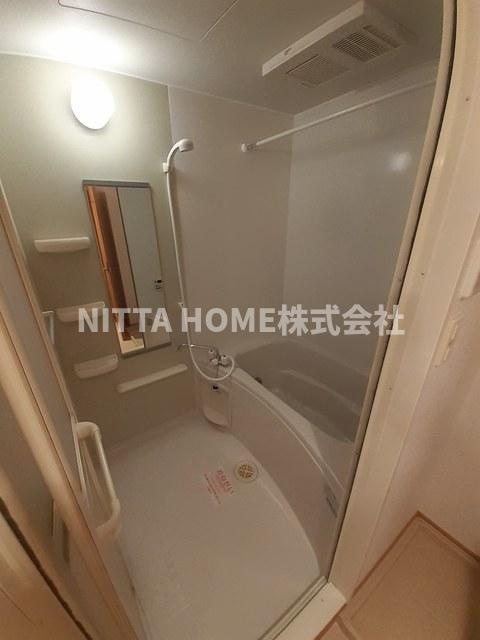 アルモニーハイツⅡの浴室|追い焚きや浴室乾燥などの設備がついています◇