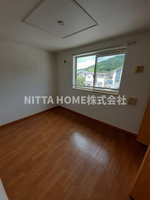 アルモニーハイツⅡの居間・リビング|明るい室内です(^^)/