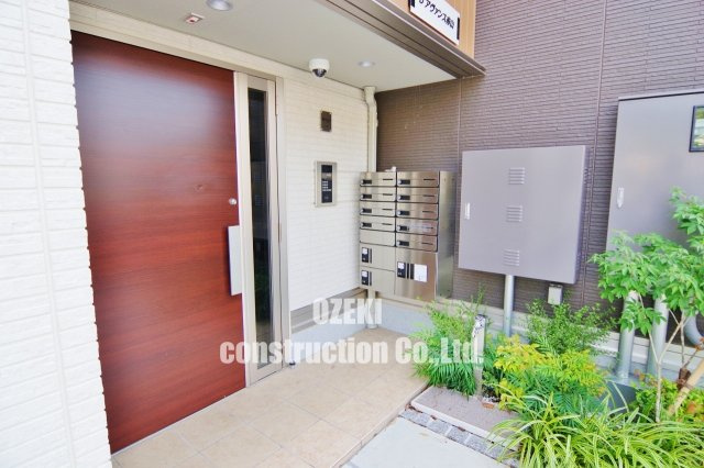 Dアヴァンス赤山のエントランス