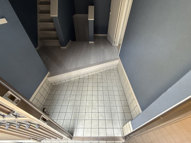 西今宿貸家の玄関