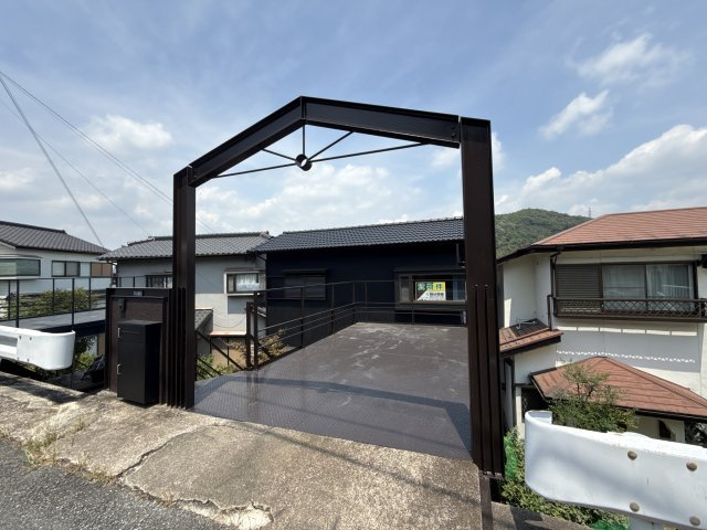 西今宿貸家の駐車場