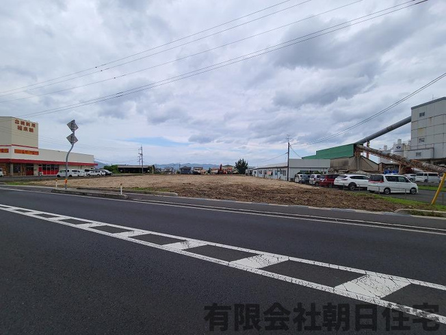 【前面道路含む現地写真】 | 出雲市斐川町荘原売土地 1192坪 | 道路を含む写真です