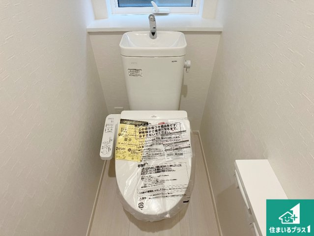 高砂市米田町塩市　第2期　新築一戸建てのトイレ|1・2階の2ヶ所にあるので、朝の忙しい時間の順番待ちもなく、深夜の利用にも大変便利です。