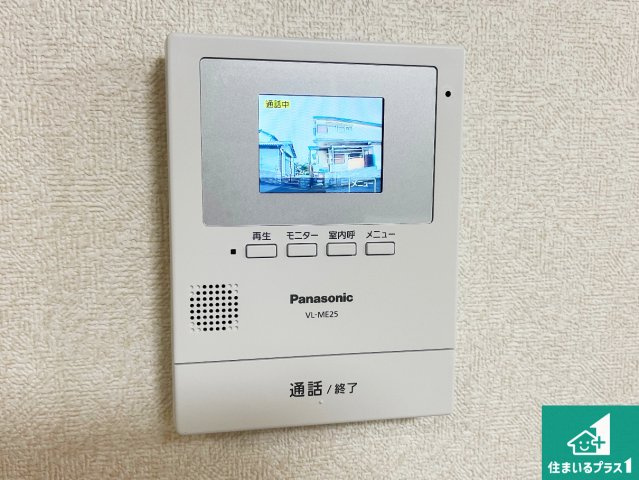 高砂市米田町塩市　第2期　新築一戸建ての防犯設備|カラーモニターインターホン！声だけでなく来訪者の姿や顔がモニターで確認できるので、小さなお子様がいらっしゃるご家庭でも安心できます！