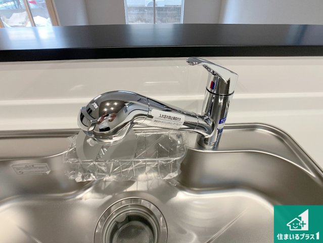 高砂市米田町塩市　第2期　新築一戸建ての設備|浄水器を内蔵！炊飯時、お茶を作る時に安心してお水を使えます！お湯と冷水、浄水と原水、シャワーの切替えもワンタッチです！