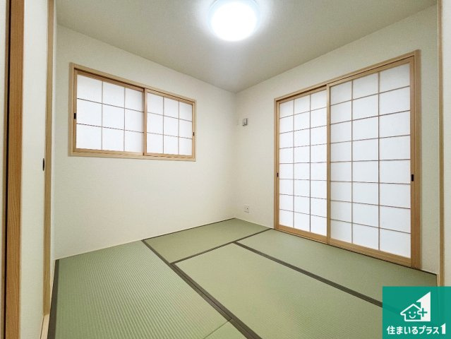 高砂市米田町塩市　第2期　新築一戸建ての和室|一室あると便利な和室は客間としてだけでなく、小さなお子様のプレイルームや食後のくつろぎスペースとしてもご利用いただけます。収納もついていますので大活躍間違いなし！