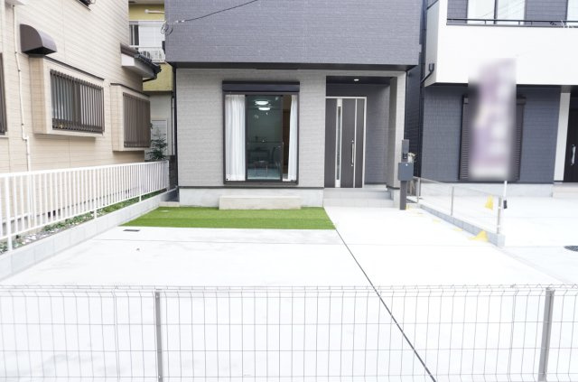 草加市八幡町 新築分譲住宅 全7棟 A号棟の駐車場