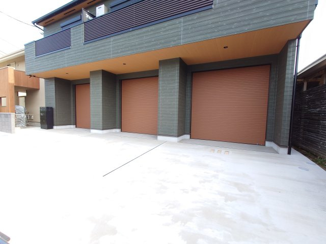 ザ・ハウス天王台　ガレージハウスのエントランス