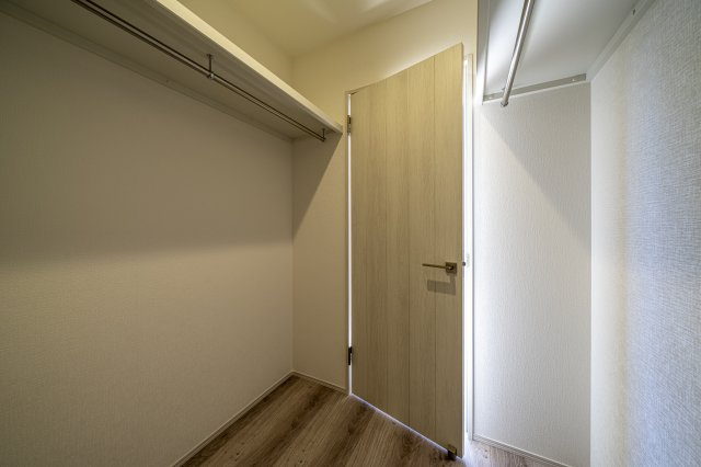 ザ・ハウス天王台　ガレージハウスの収納|便利なWICはどちらからも出入り自由。