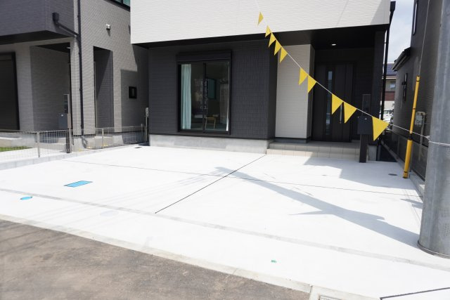 草加市八幡町 新築分譲住宅 全7棟 B号棟の駐車場