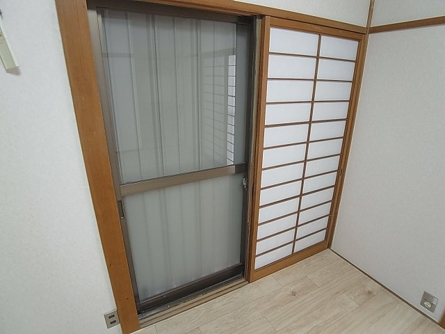 里山町貸家のセキュリティ|雨戸付きで防犯面も強化