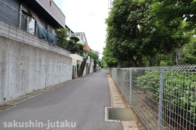 八千代台東３丁目　中古戸建の前面道路含む現地写真