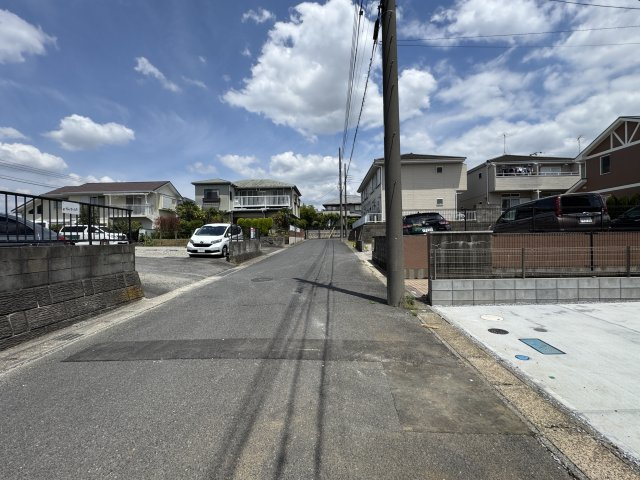 流山市加２丁目新築戸建【流山北小学校：5分】の前面道路含む現地写真|西側前面道路