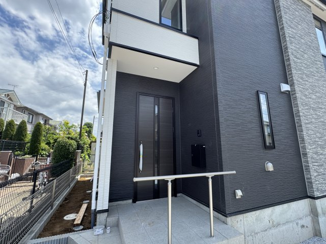 流山市加２丁目新築戸建【流山北小学校：5分】のエントランス|エントランス・玄関ポーチ